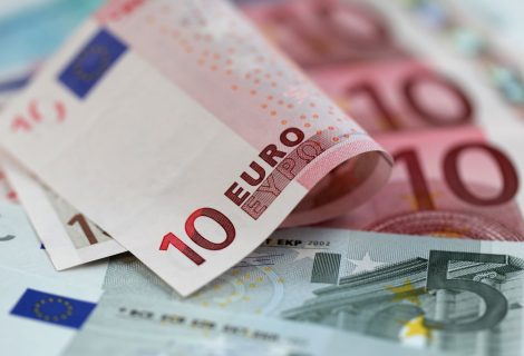 Aylık nakit para çekme limiti Bin 800 Euro'ya yükseltildi